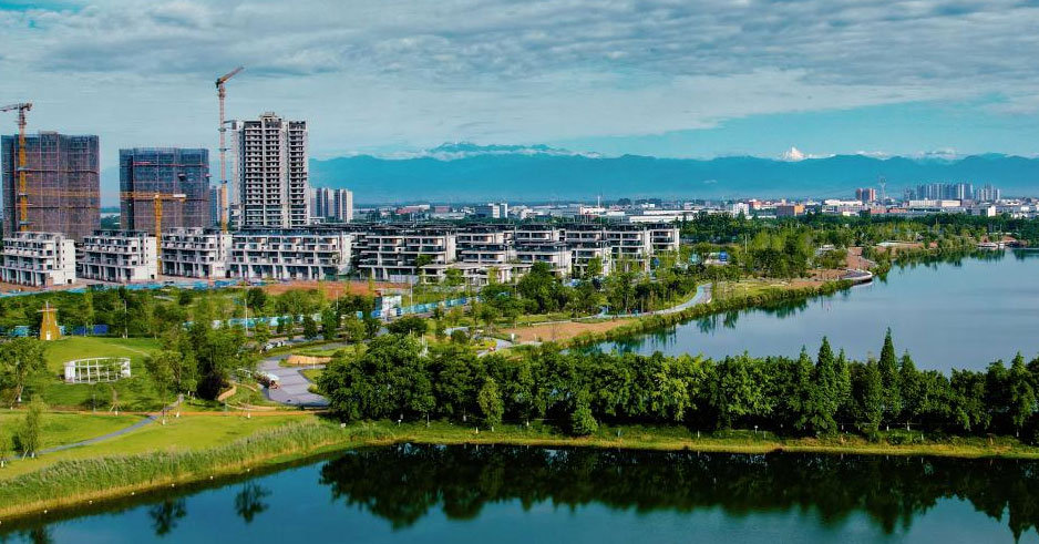 四川大邑：湿地公园引游人