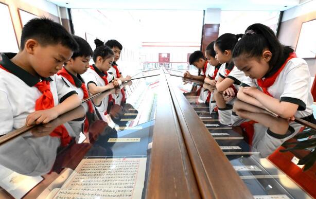 河北石家庄：古籍修复技艺进校园