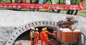 中吉乌铁路重点控制性工程开工建设