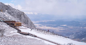 雪山和森林拥抱的高原之城