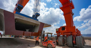 渝昆高铁架梁忙