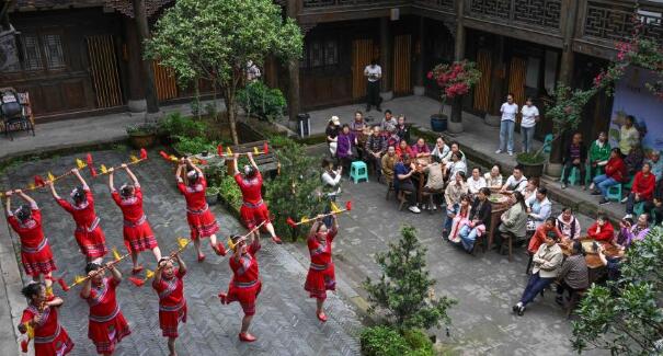 外国留学生在重庆体验端午民俗