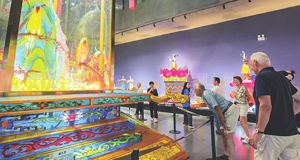 从“彩灯之乡”到“恐龙工厂”