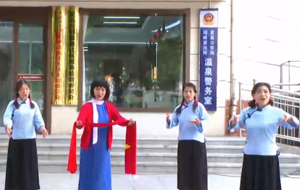 邻里欢歌聚一堂 深情礼赞颂党恩