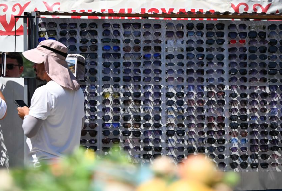 哈萨克斯坦阿拉木图迎来高温天气