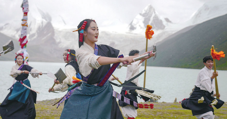 “达布阿谐”舞动萨普雪山