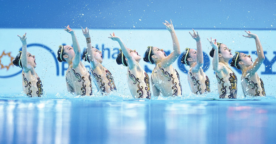 花样游泳中国队夺得集体技术自选冠军