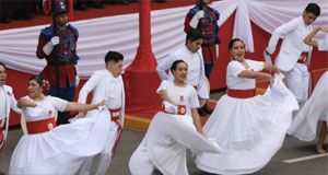 秘鲁阅兵庆祝独立204周年