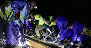 深山雨夜整修忙