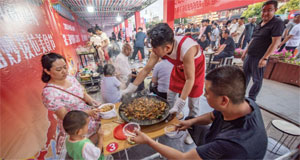 甘肃山丹炒拨拉美食节火热开幕