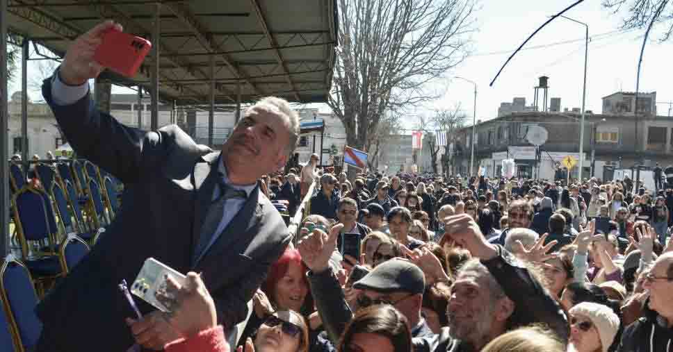 乌拉圭举行宣告独立200周年纪念活动