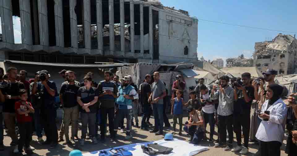 巴勒斯坦记者抗议以军空袭致5名记者遇难